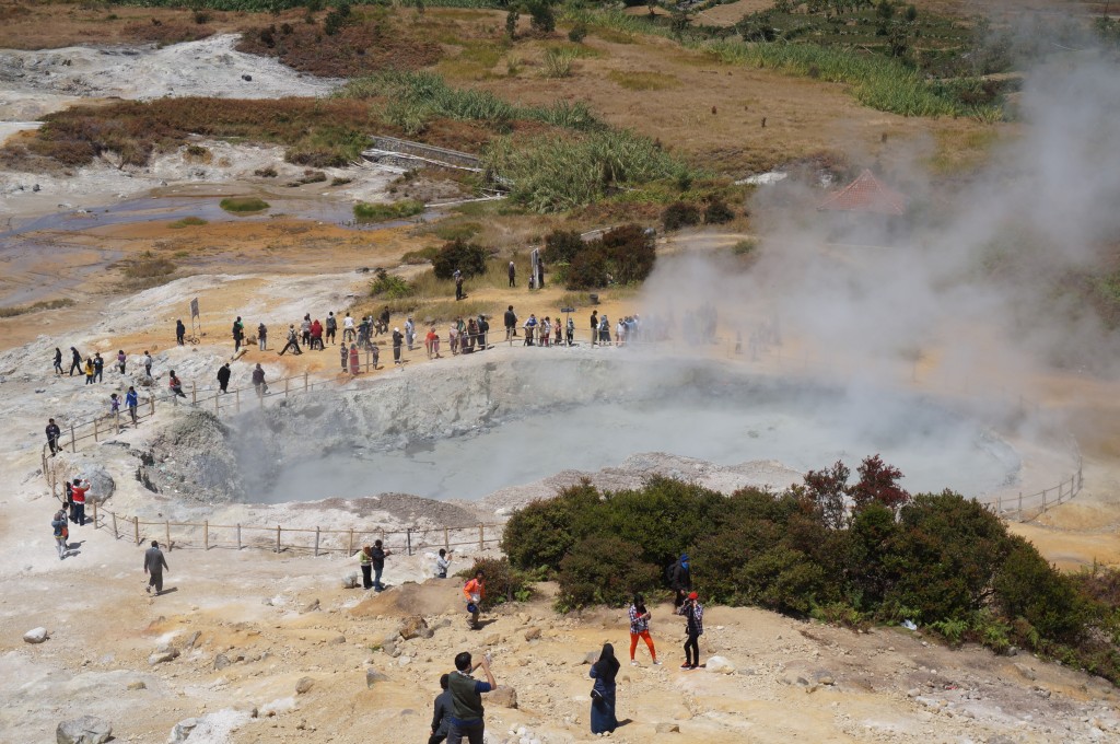 Cratère Kawah Sikidang Java Dieng