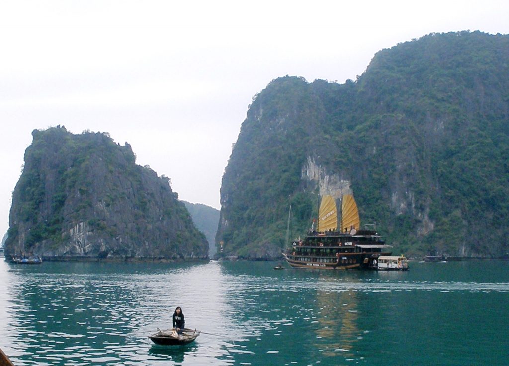 baie d'along vietnam