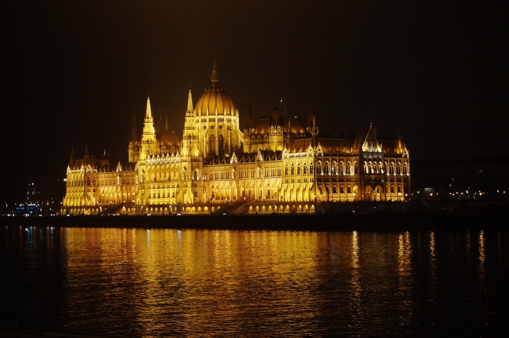 Parlement la nuit Budapest