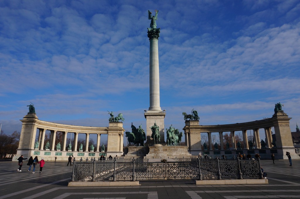 Place des héros budapest