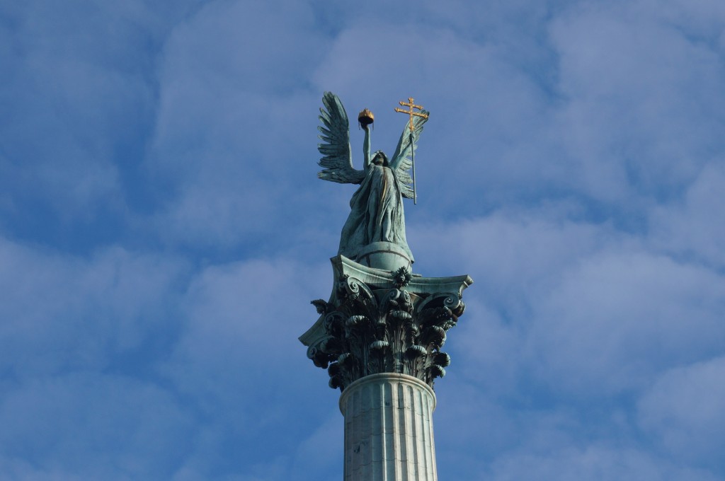 Place des héros budapest