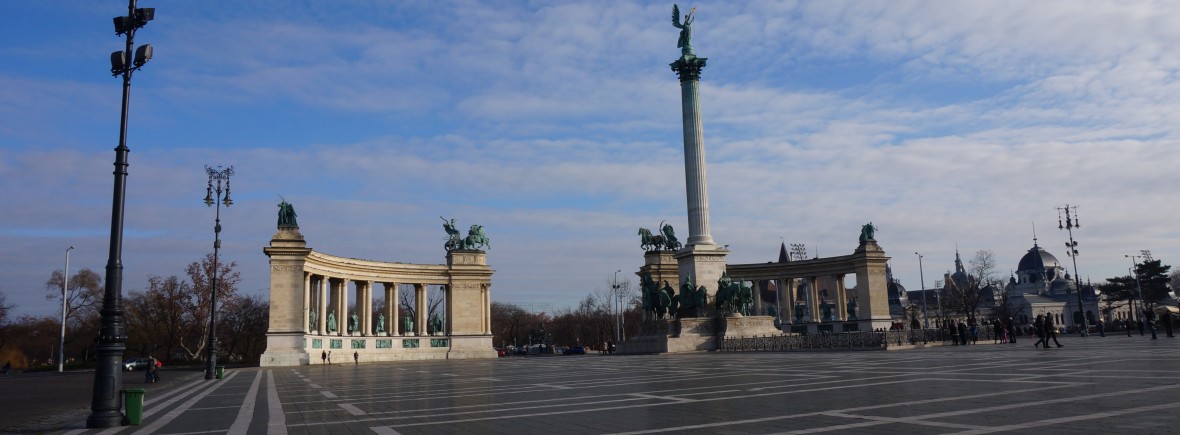 Place des héros budapest