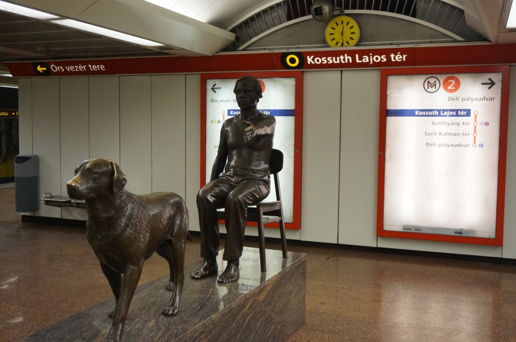 métro budapest sculpture