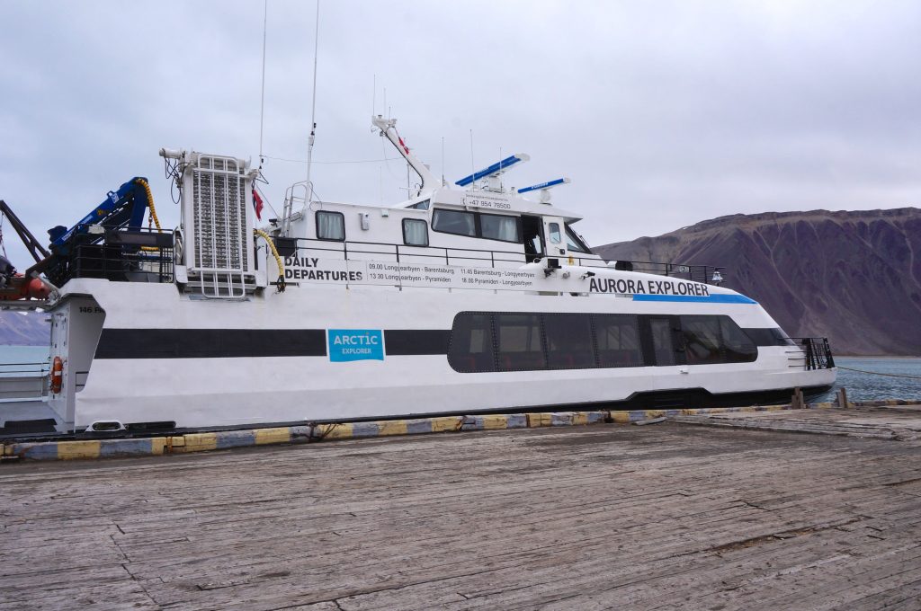 excursion svalbard norvège glacier