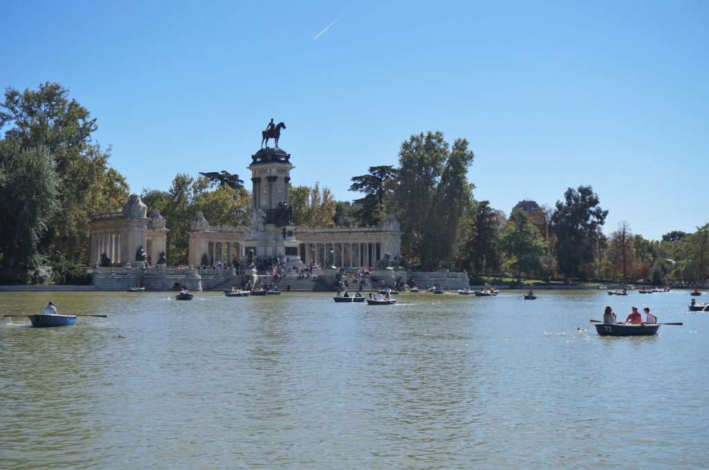 madrid espagne parque del retiro estanque