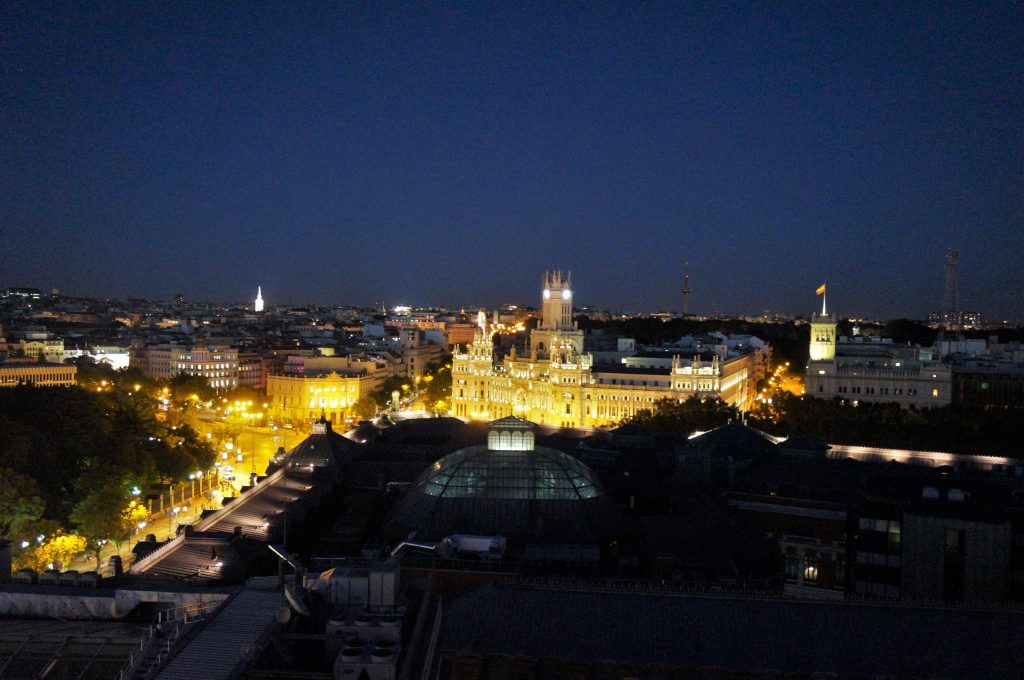 madrid espagne by night roof top