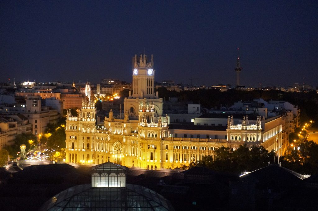 madrid espagne by night roof top