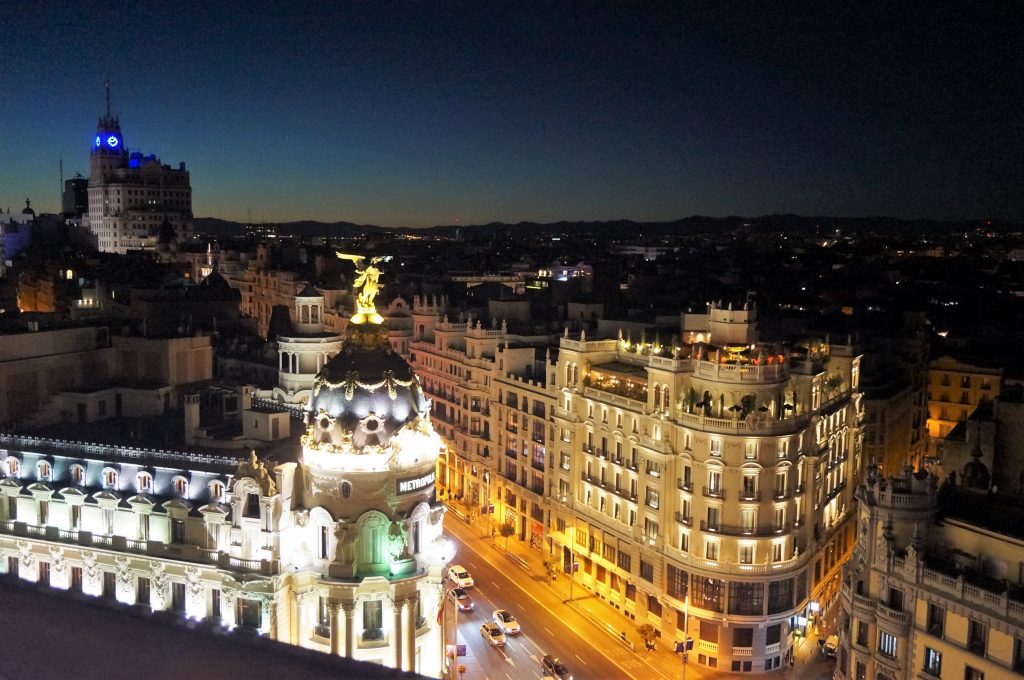 madrid espagne by night roof top
