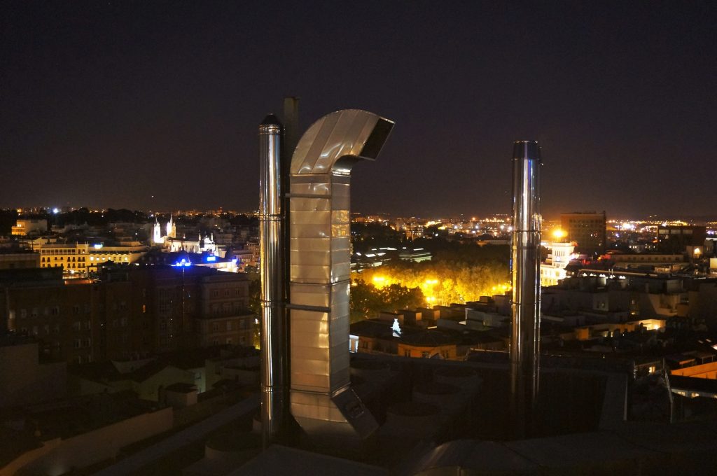 madrid espagne by night roof top