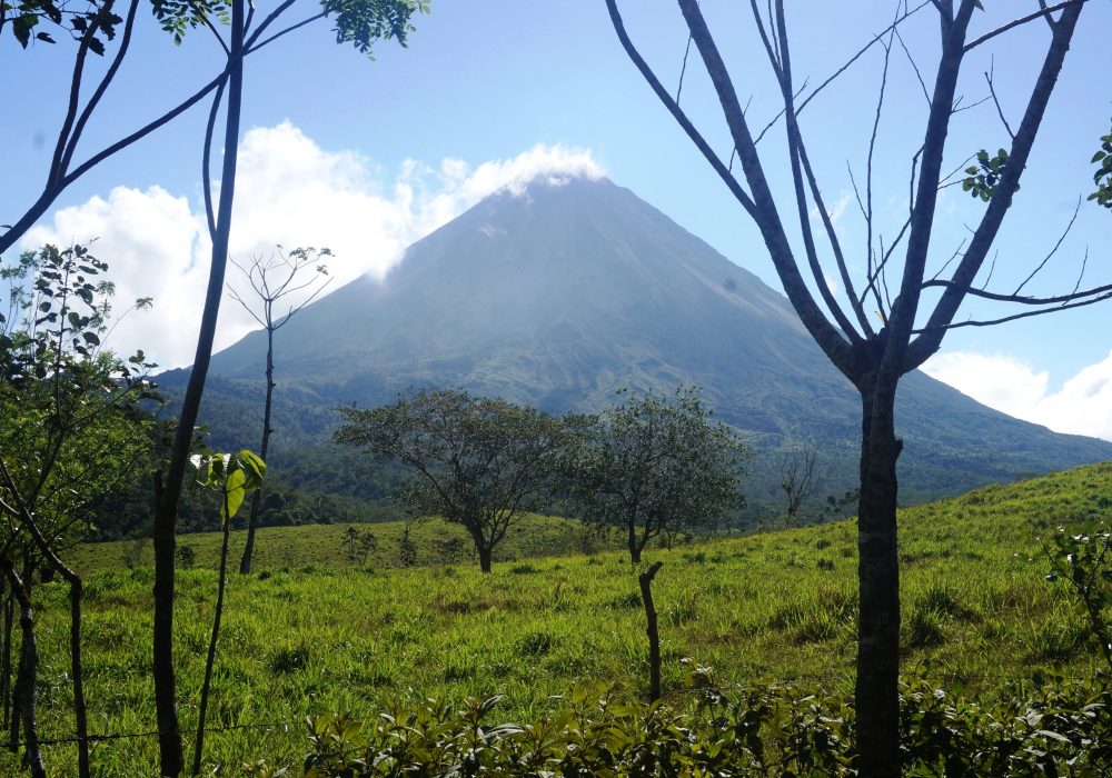 Vue sur le volcan Arenal - parc Arenal 1968 - costa rica