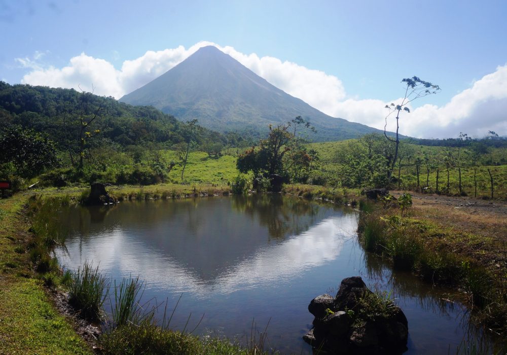 Vue sur le volcan Arenal - parc Arenal 1968 - costa rica