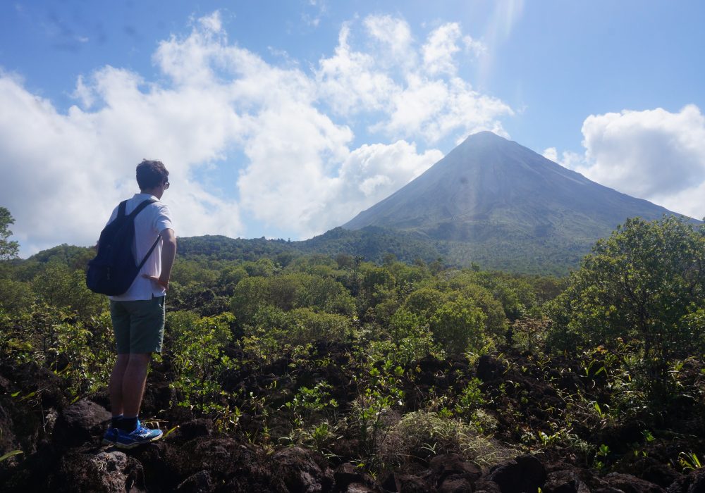 Vue sur le volcan Arenal - parc Arenal 1968 - costa rica