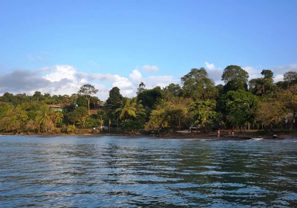 Bateau de Sierpe à Bahia Drake (péninsule d'Osa) - costa rica