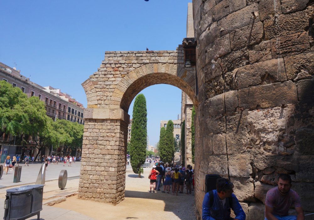 Plaça Nova, Muraille romaine, barrio gotico, Barcelone, Espagne