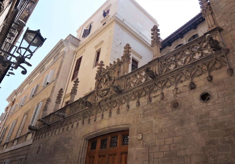 Carrer del Bisbe, barrio gotico, Barcelone, Espagne