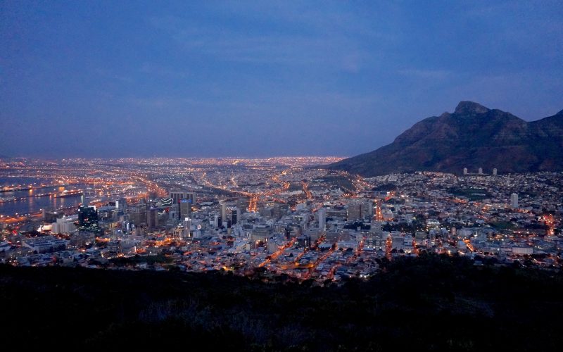 La nuit tombe sur Cape Town, Signal Hill, Afrique du Sud