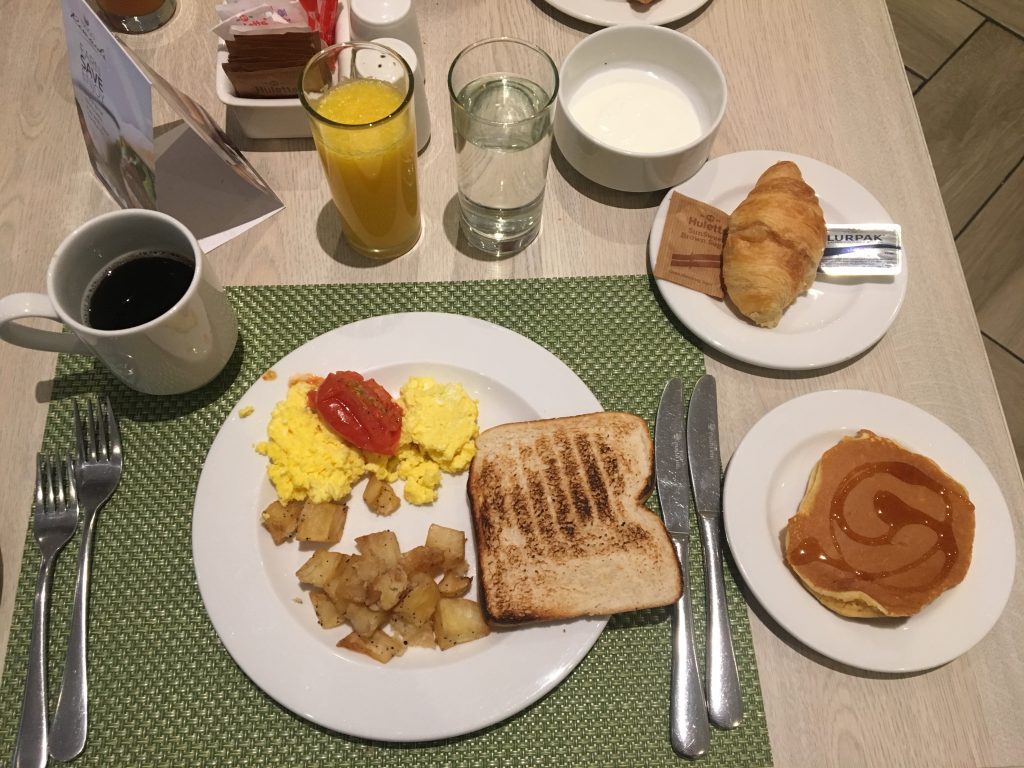 petit déjeuner, aéroport Johannesburg, afrique du sud