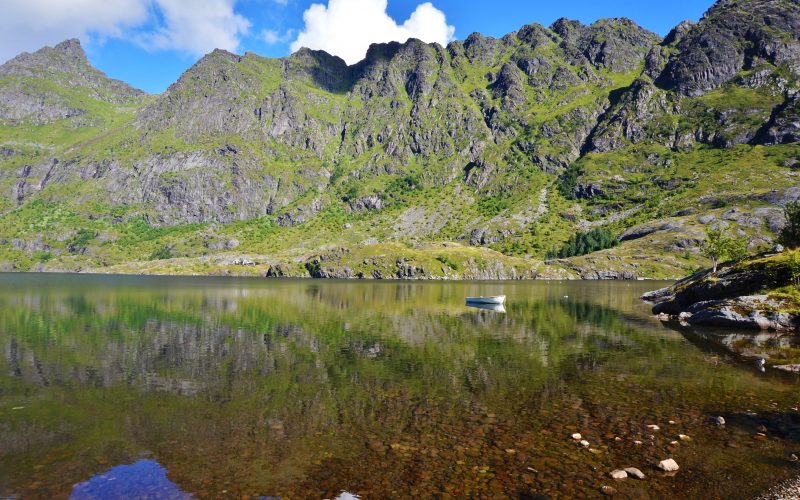 îles lofoten norvège lac