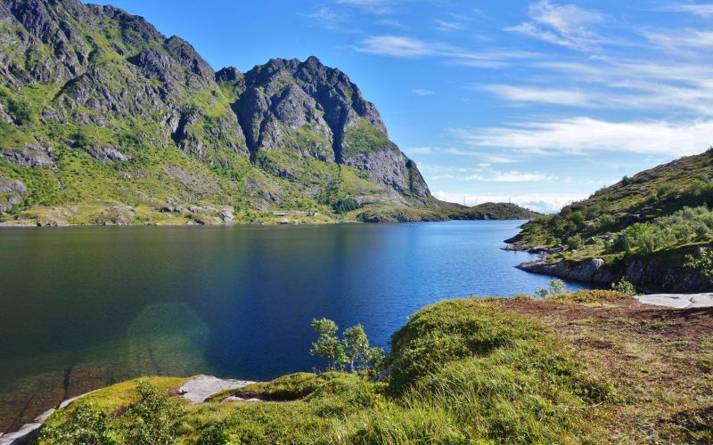 îles lofoten norvège lac